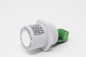 Weißes Gehäuse mit grünem Adapter