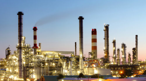 Industrie Raffiinerie Europa im Sonnenuntergang